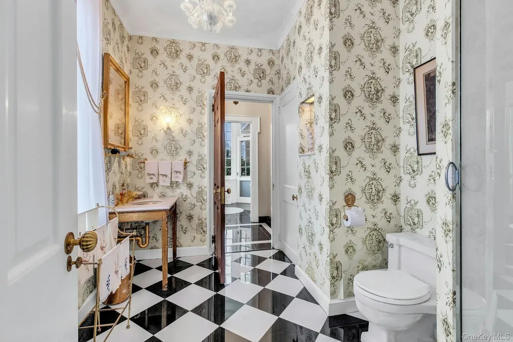 2 Wallis Lane Saint James NY 11780