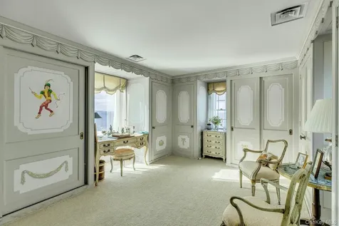 2 Wallis Lane Saint James NY 11780