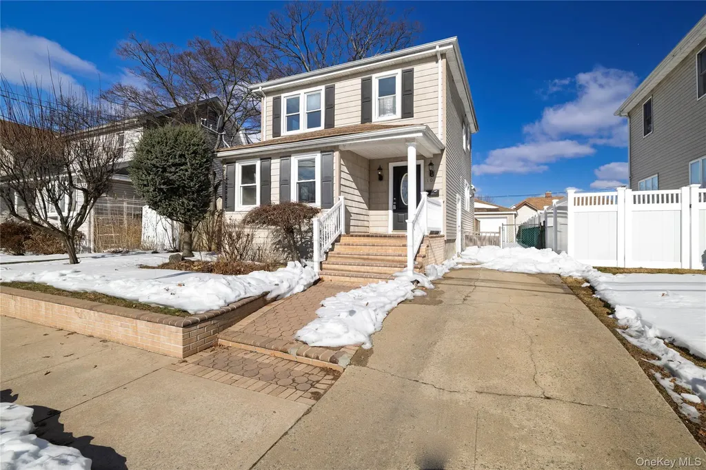 101 Harris Avenue Freeport NY 11520