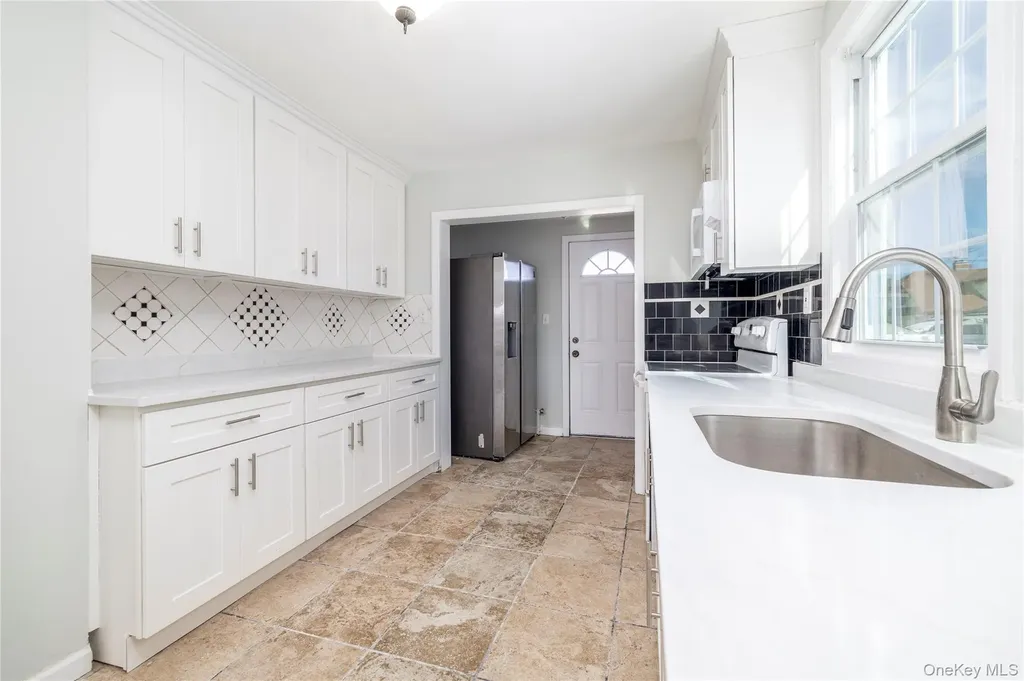101 Harris Avenue Freeport NY 11520