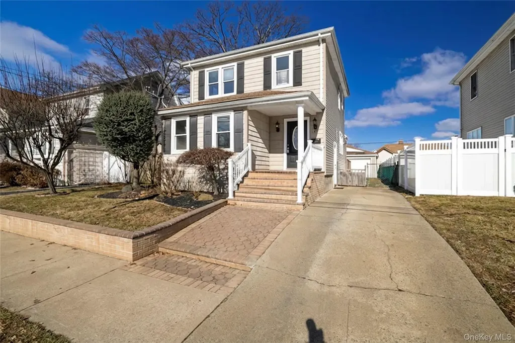 101 Harris Avenue Freeport NY 11520