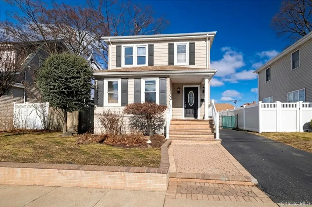 101 Harris Avenue Freeport NY 11520