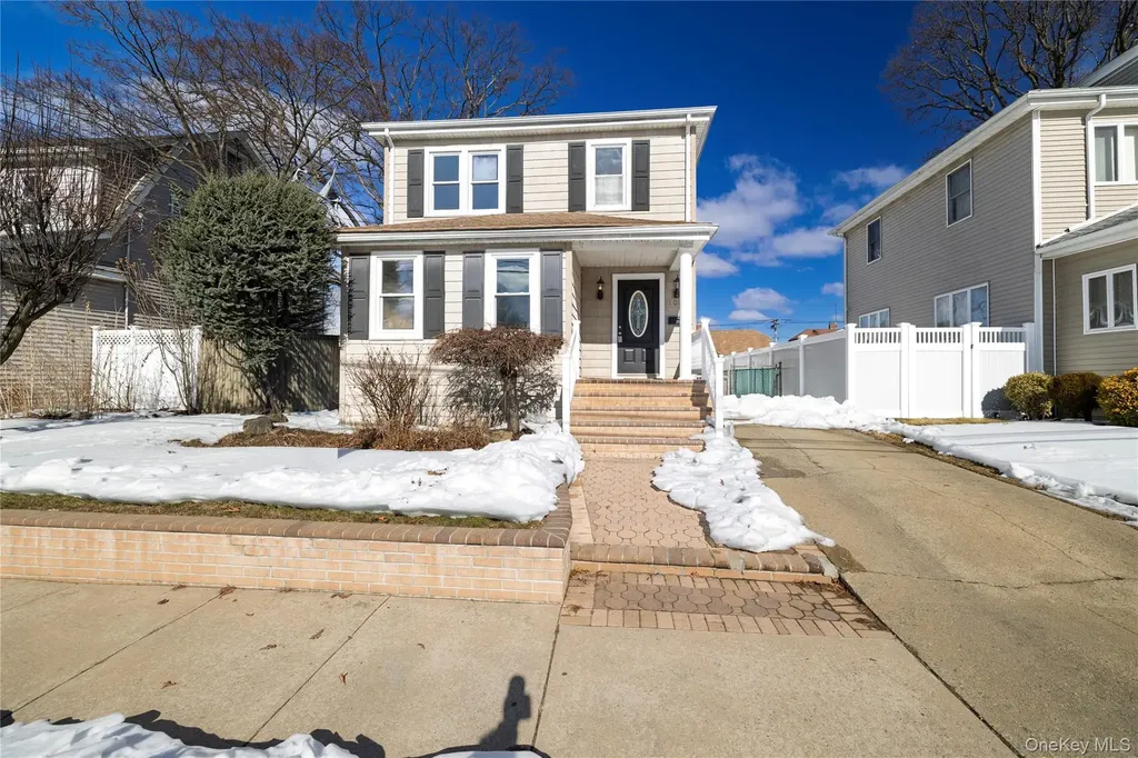 101 Harris Avenue Freeport NY 11520