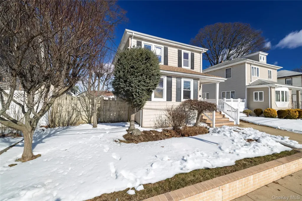 101 Harris Avenue Freeport NY 11520