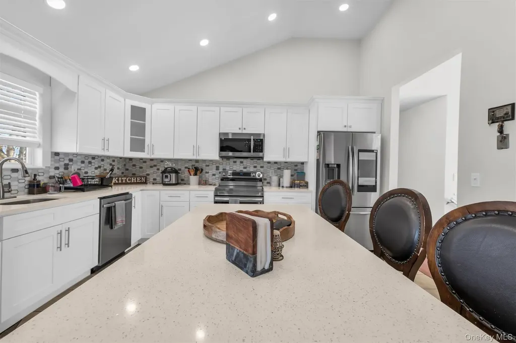 19 Summit Farmingville NY 11738