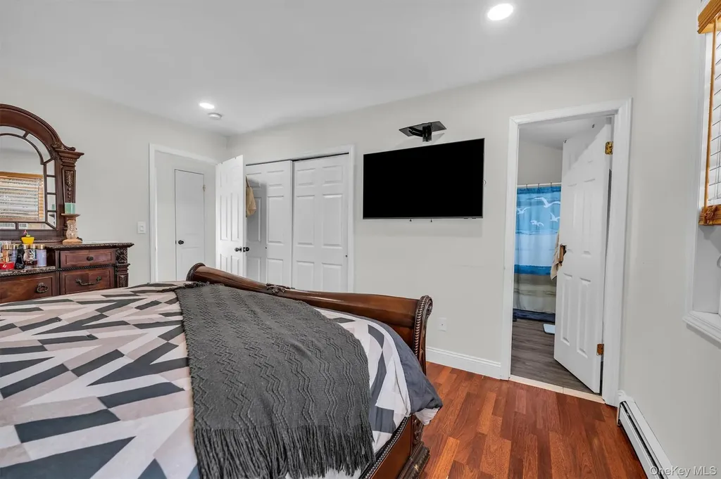 19 Summit Farmingville NY 11738