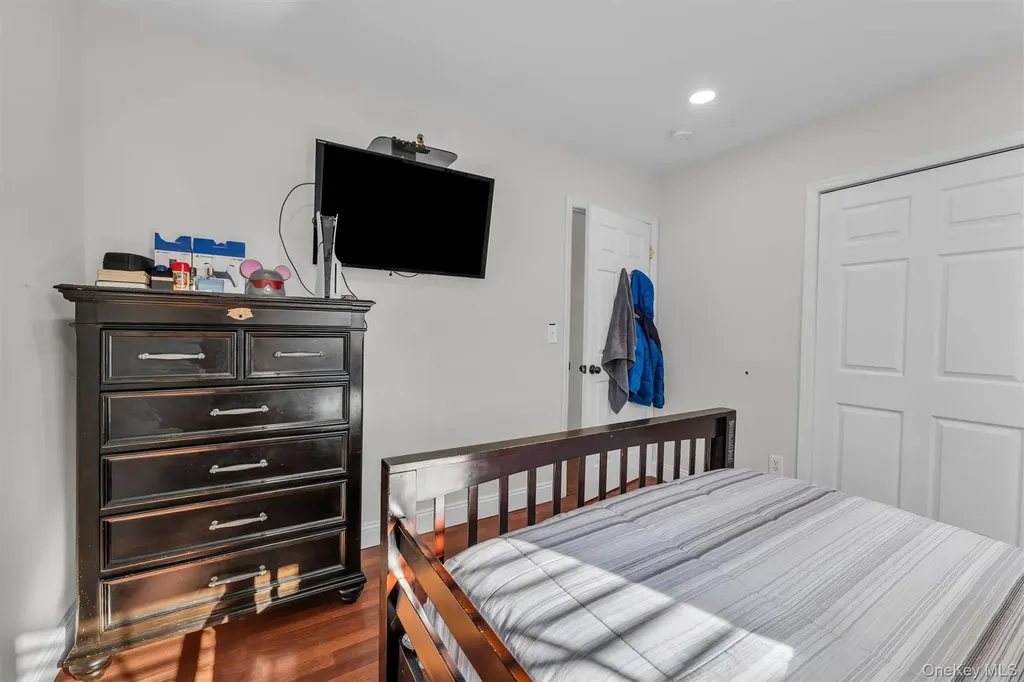 19 Summit Farmingville NY 11738