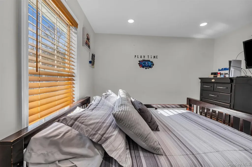19 Summit Farmingville NY 11738
