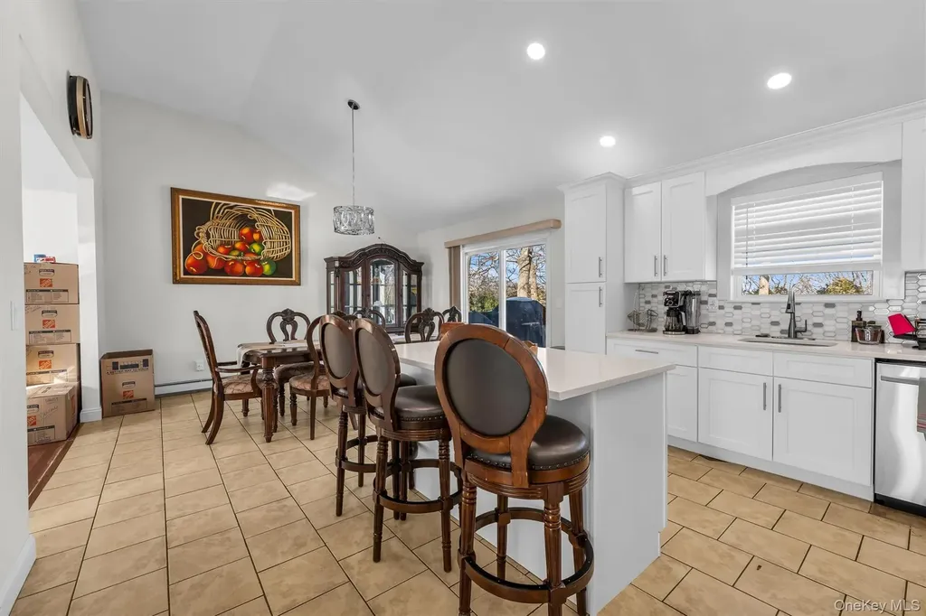 19 Summit Farmingville NY 11738
