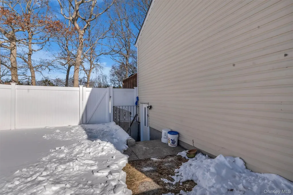 19 Summit Farmingville NY 11738