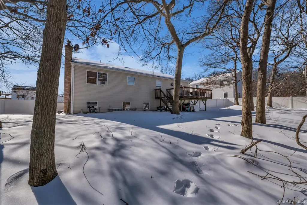19 Summit Farmingville NY 11738