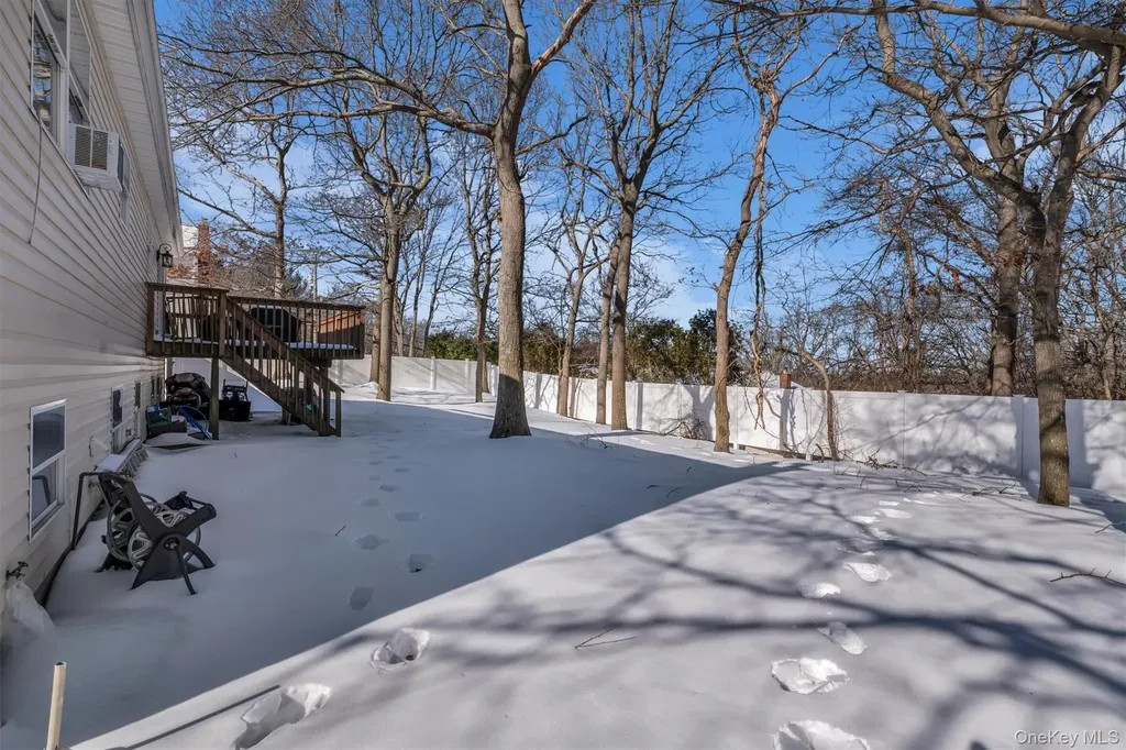 19 Summit Farmingville NY 11738