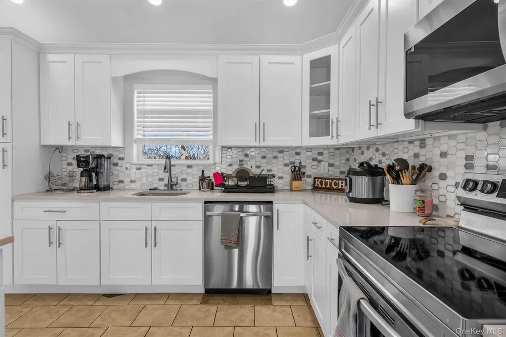 19 Summit Farmingville NY 11738