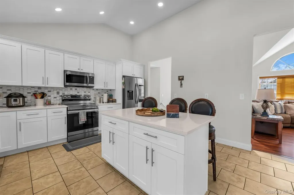 19 Summit Farmingville NY 11738