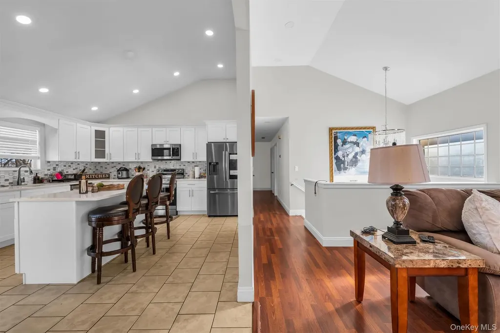 19 Summit Farmingville NY 11738
