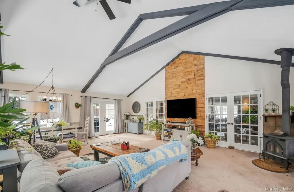 6 Howe Court Coram NY 11727