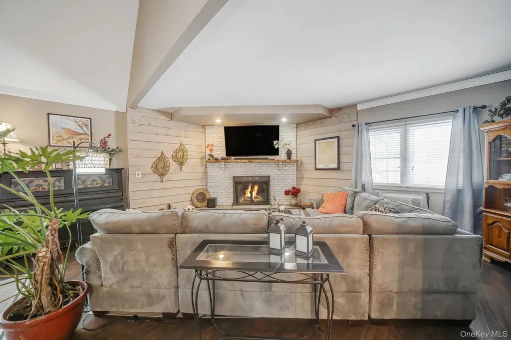 6 Howe Court Coram NY 11727
