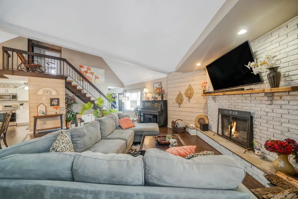 6 Howe Court Coram NY 11727