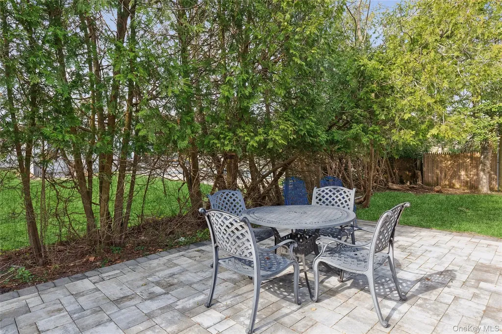 3 Lincoln Street Westhampton NY 11977