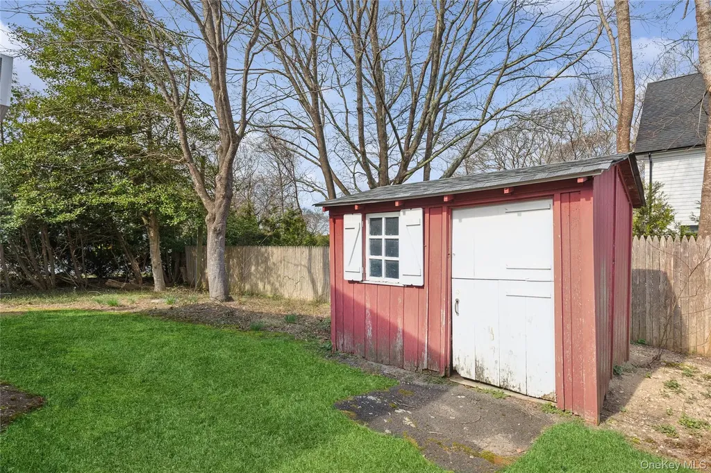 3 Lincoln Street Westhampton NY 11977