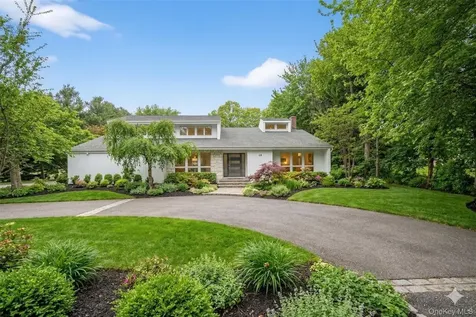 48 Westwood Court Woodbury NY 11797