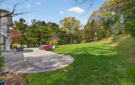 48 Westwood Court Woodbury NY 11797