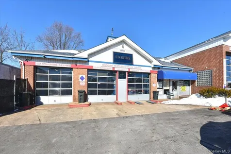 815 Old Country Road Westbury NY 11590