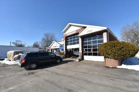 815 Old Country Road Westbury NY 11590