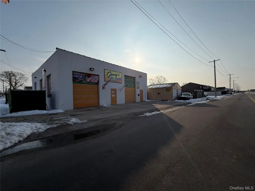 620 Shore Road Lindenhurst NY 11757
