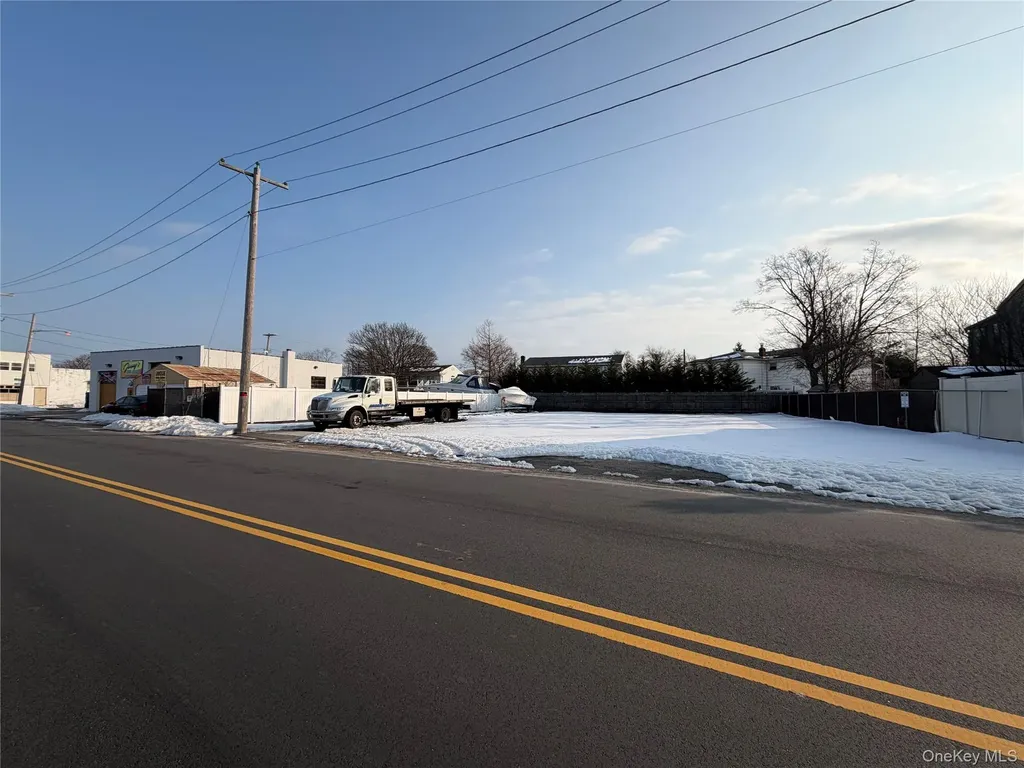 620 Shore Road Lindenhurst NY 11757
