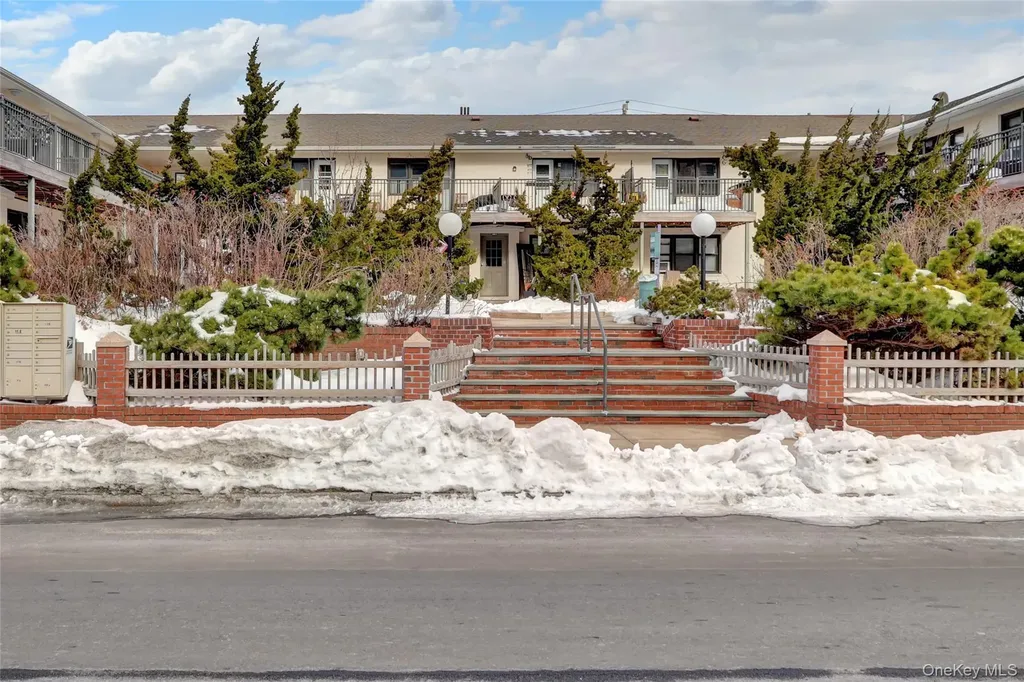 65 W Broadway Long Beach NY 11561