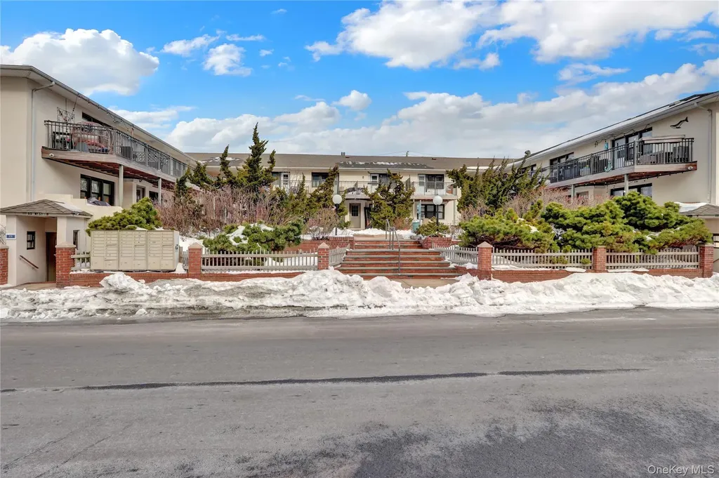 65 W Broadway Long Beach NY 11561