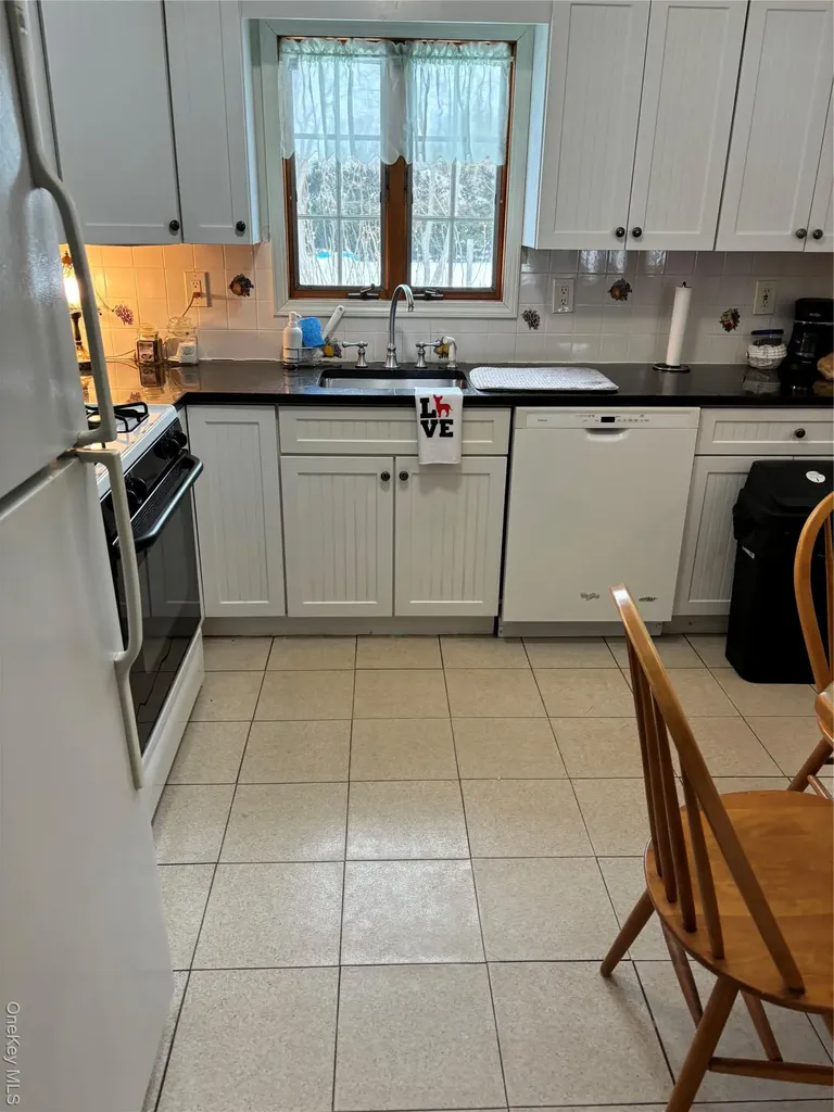 126 Michael Road Oakdale NY 11769