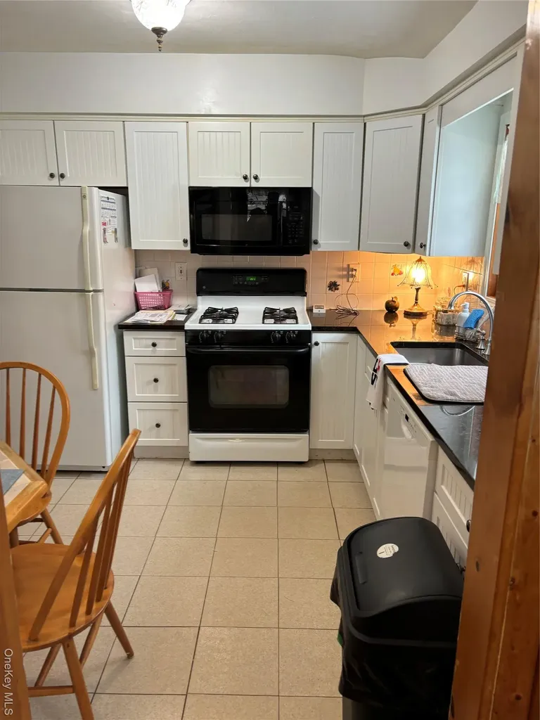 126 Michael Road Oakdale NY 11769