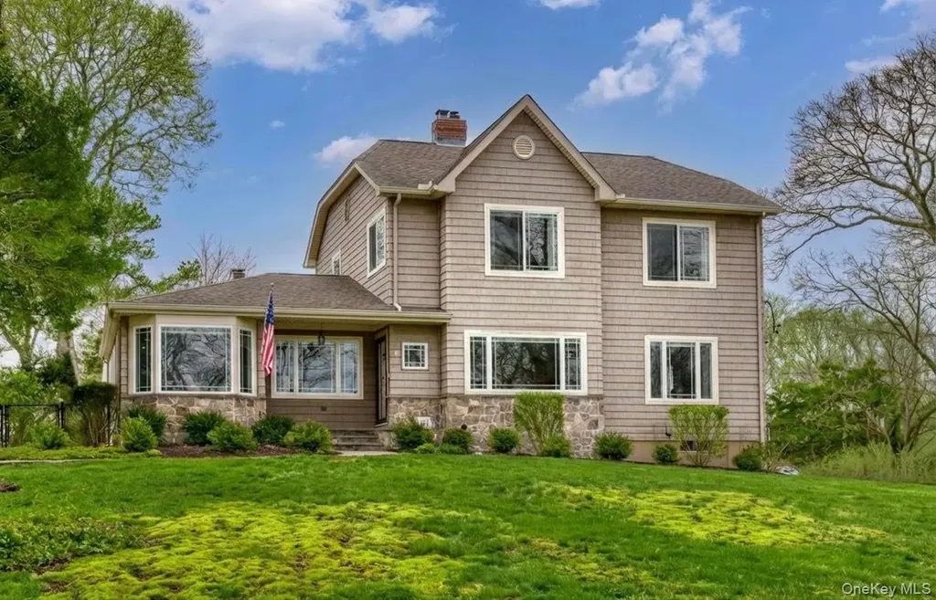 41 Red Cedar Point Hampton Bays NY 11946