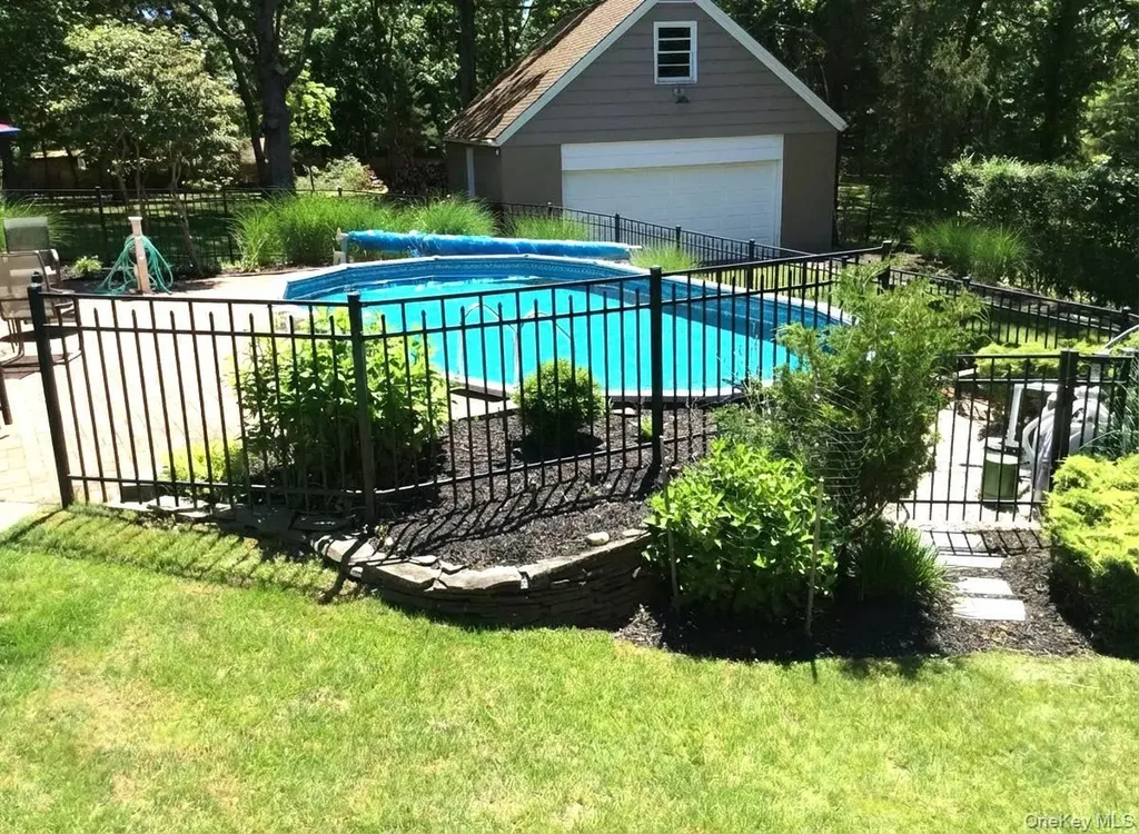 41 Red Cedar Point Hampton Bays NY 11946