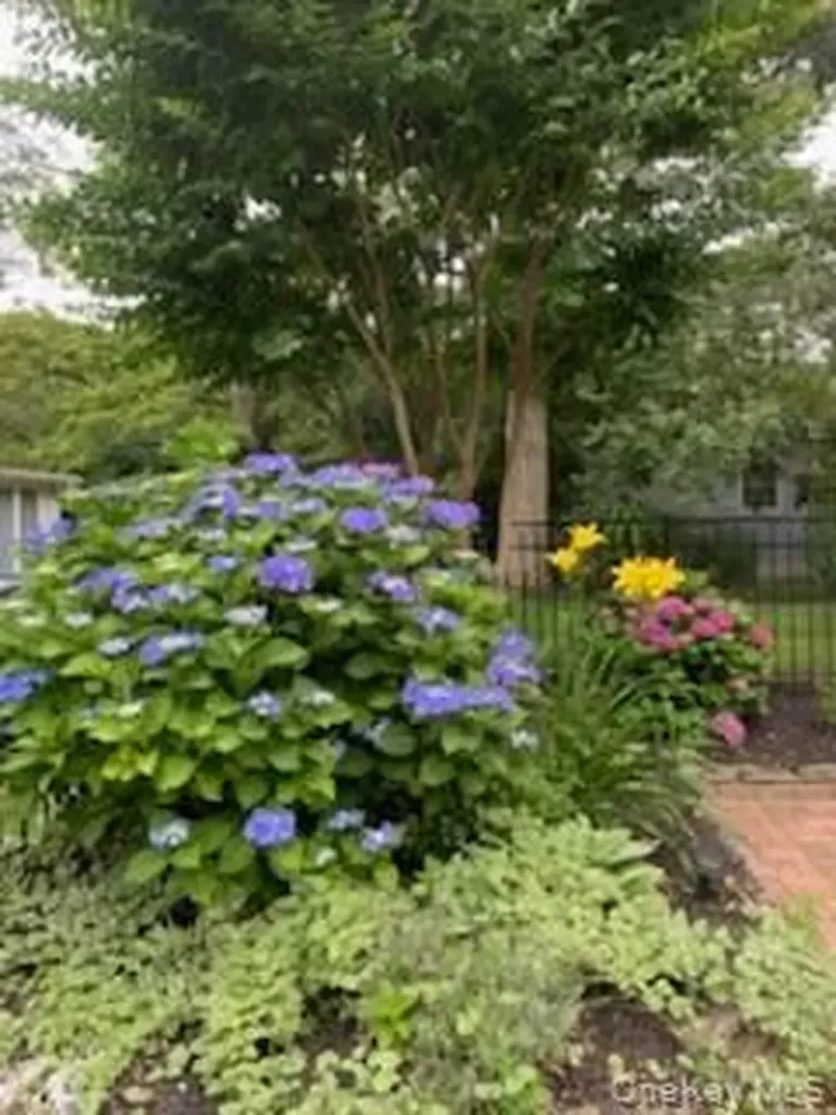41 Red Cedar Point Hampton Bays NY 11946