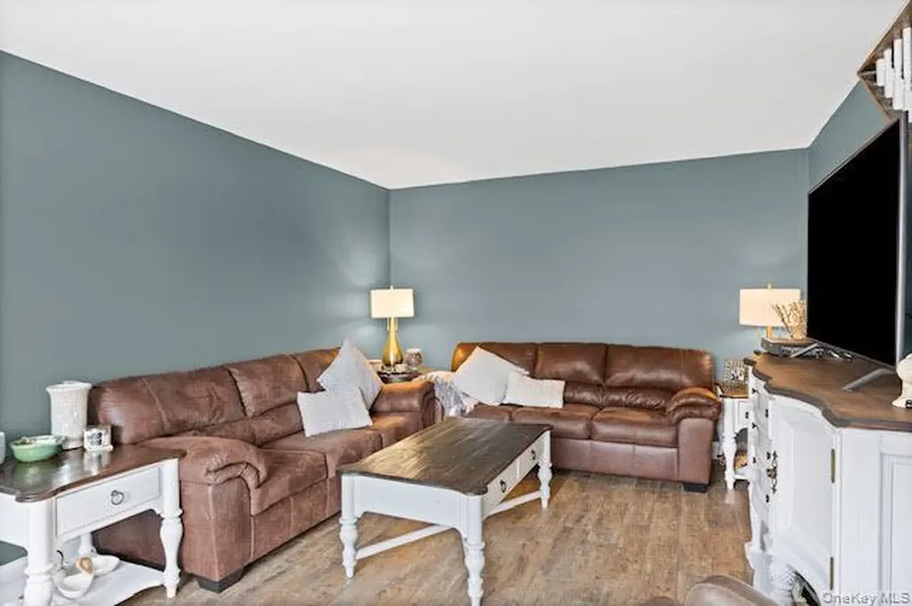 231 Springmeadow Drive Holbrook NY 11741