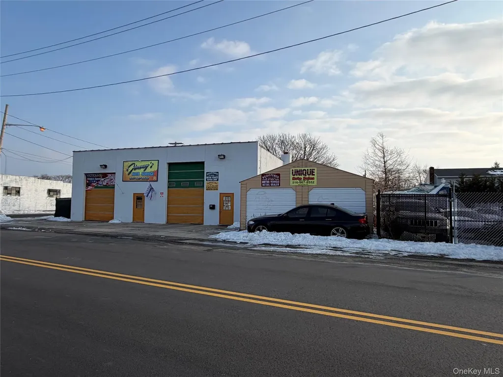628 Shore Road Lindenhurst NY 11757
