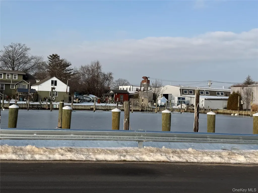 628 Shore Road Lindenhurst NY 11757