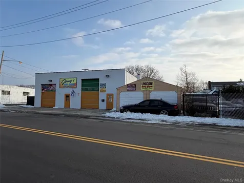628 Shore Road Lindenhurst NY 11757