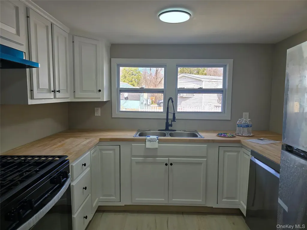 16 Jennifer Court Poughkeepsie NY 12601
