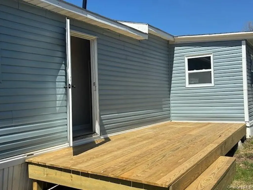 16 Jennifer Court Poughkeepsie NY 12601