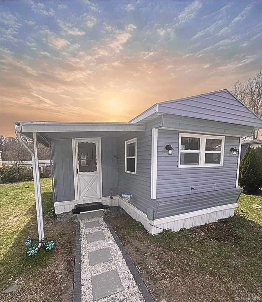 16 Jennifer Court Poughkeepsie NY 12601