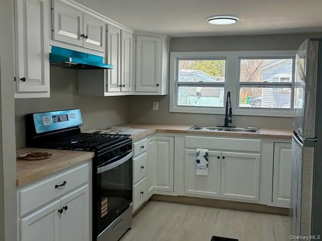 16 Jennifer Court Poughkeepsie NY 12601
