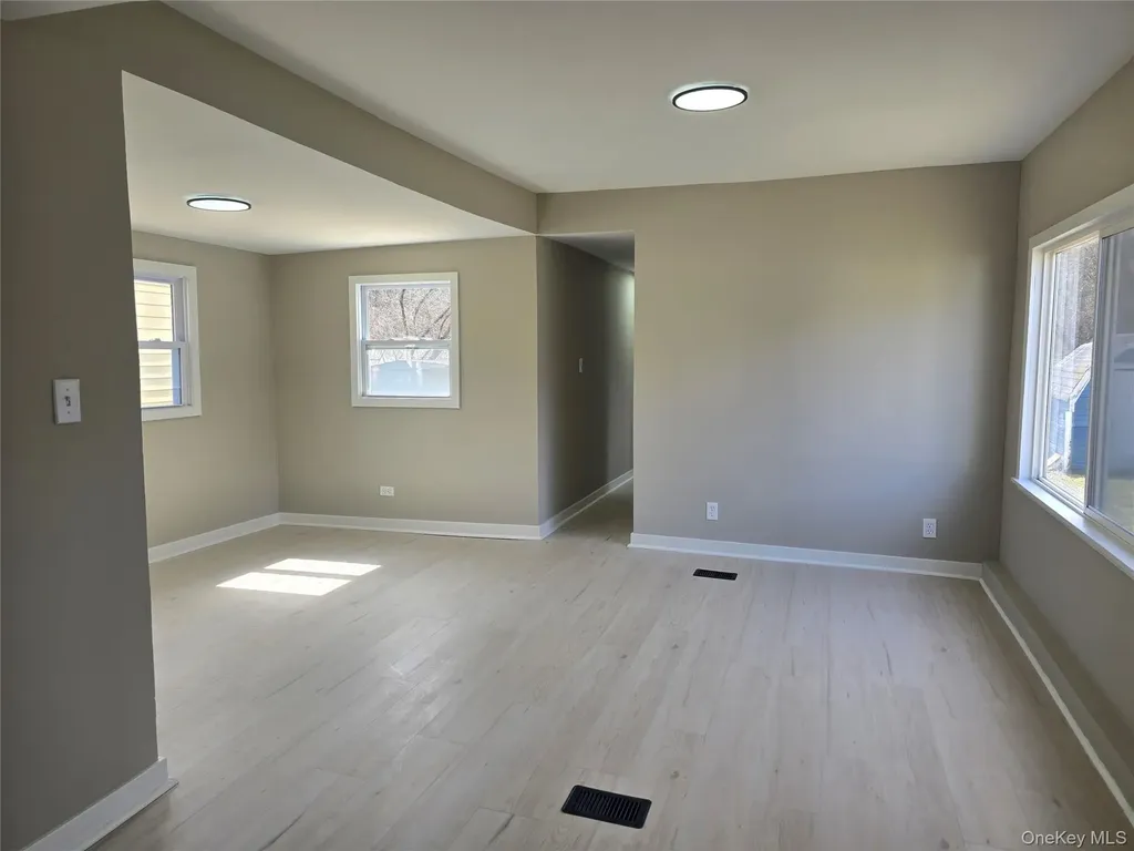 16 Jennifer Court Poughkeepsie NY 12601