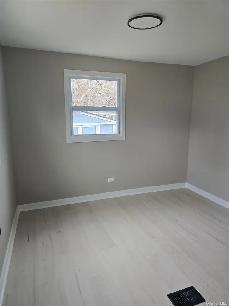 16 Jennifer Court Poughkeepsie NY 12601