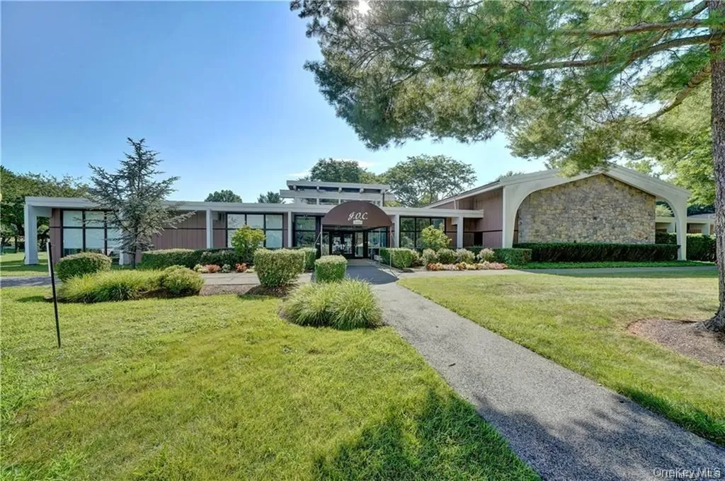 41 Jefferson Oval Yorktown Heights NY 10598