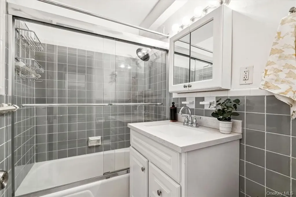 2835 Webb Avenue Bronx NY 10468
