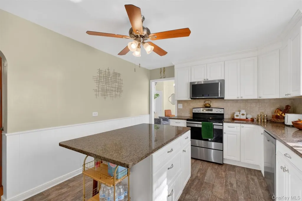 30 Lakeview Terrace Mahopac NY 10541